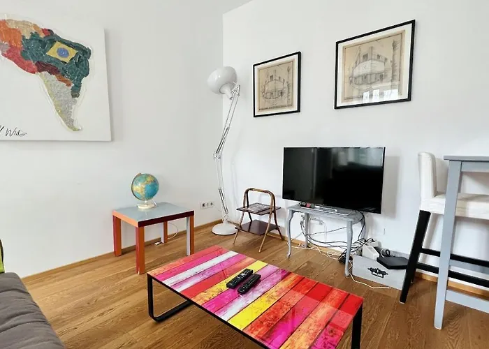Cozy Retreat With Large Balcony Near Schoenbrunn