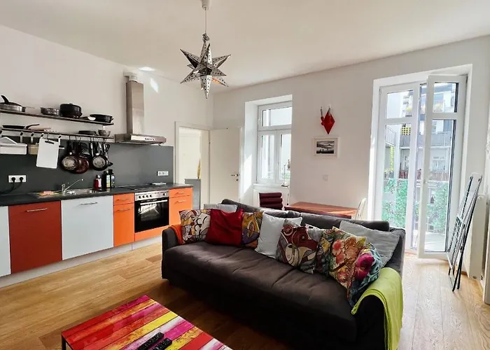 Apartment Cozy Retreat With Large Balcony Near Schoenbrunn