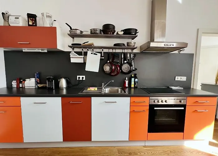 Cozy Retreat With Large Balcony Near Schoenbrunn *