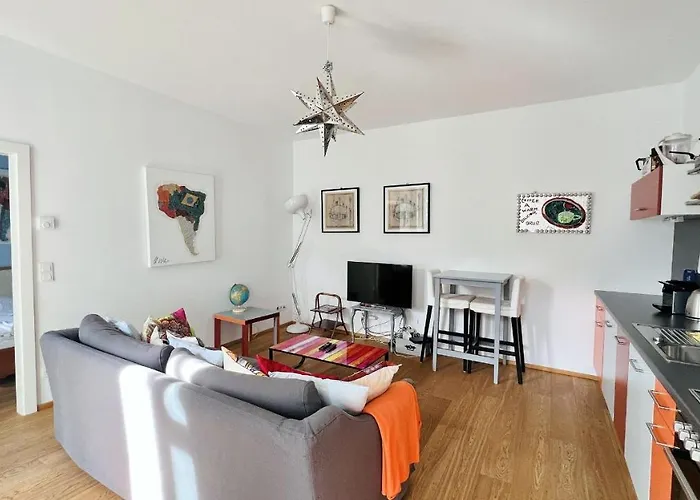 Cozy Retreat With Large Balcony Near Schoenbrunn *