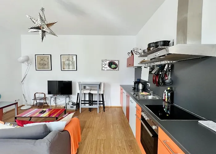 Apartment Cozy Retreat With Large Balcony Near Schoenbrunn