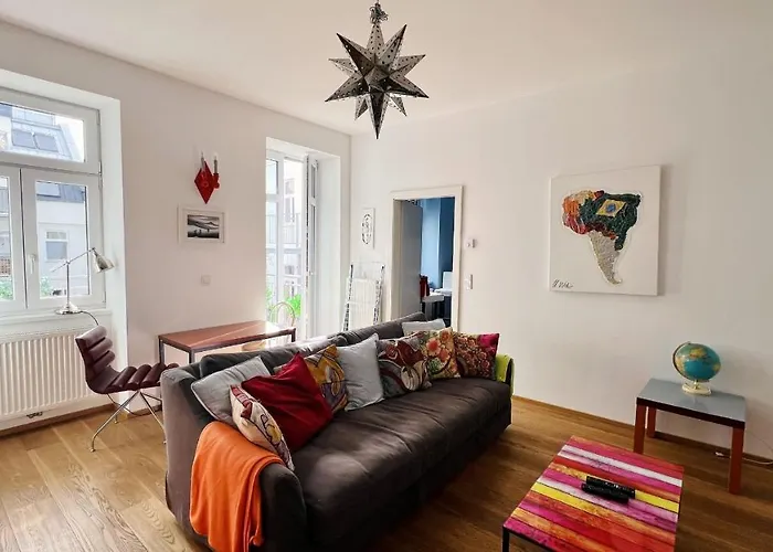Cozy Retreat With Large Balcony Near Schoenbrunn *